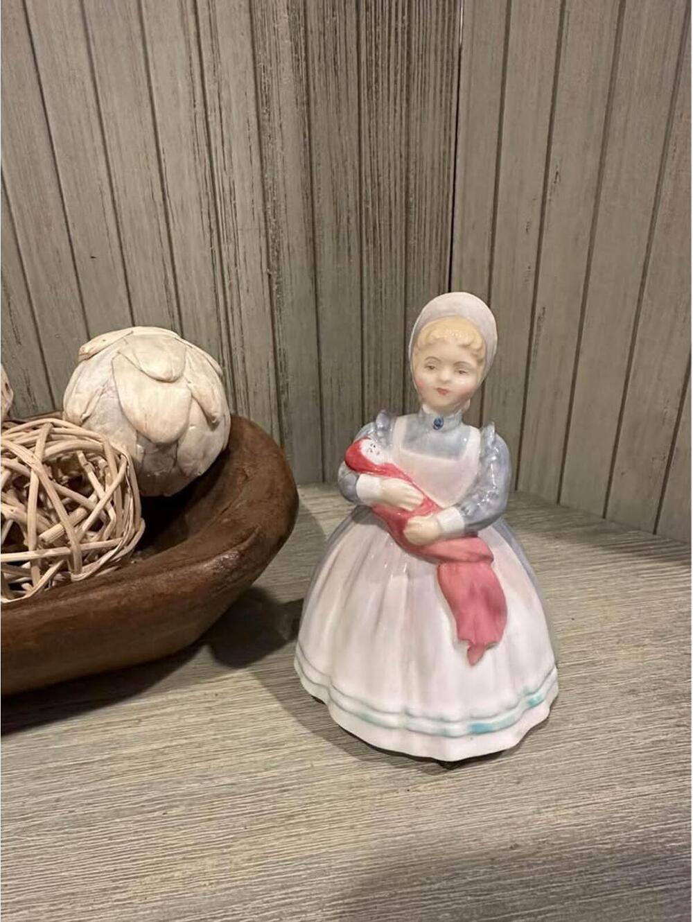 Vtg Signed ROYAL DOULTON English China Lady Figurine THE RAG DOLL 2142 5"